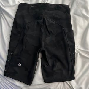 lululemon camo biker shorts size 4